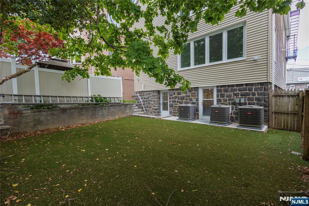 46 Hudson Avenue A Property Photo 24