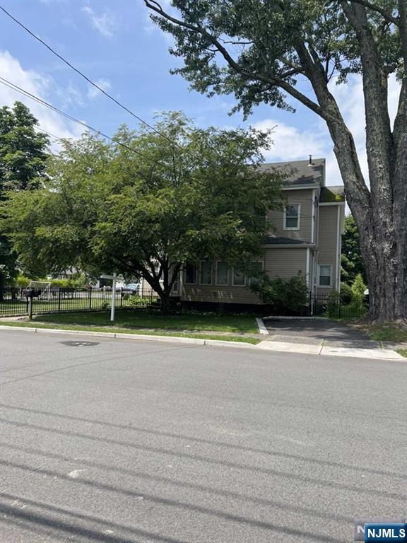 211 Paterson Avenue 2nd Fl Property Photo 30
