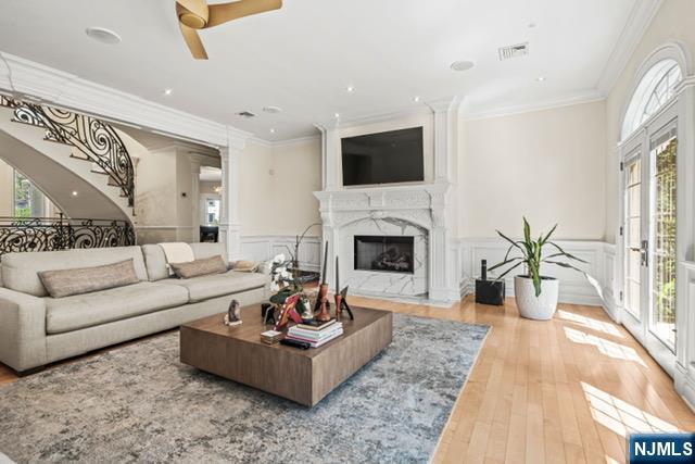 512 Winterburn Grove Property Photo 4
