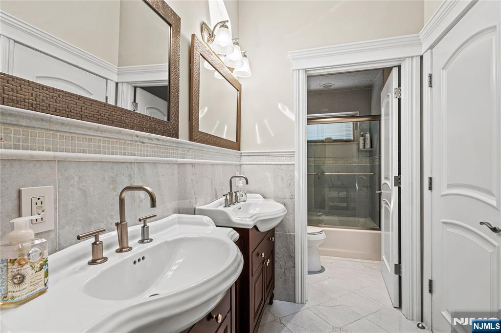 512 Winterburn Grove Property Photo 17