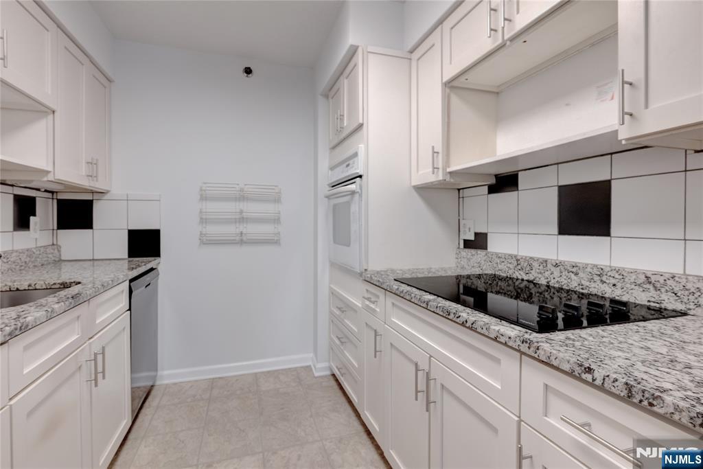 10 Smith Manor Boulevard 211 Property Photo 7