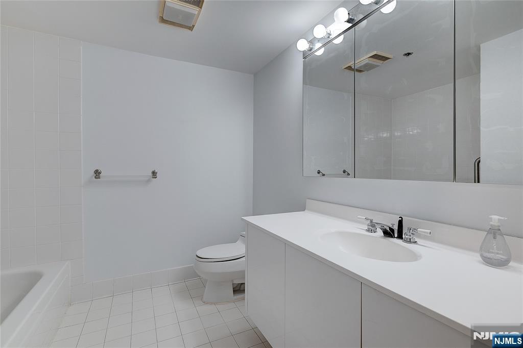 10 Smith Manor Boulevard 211 Property Photo 9