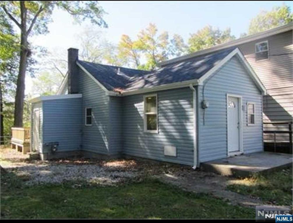 421 Riverside Drive Property Photo 1