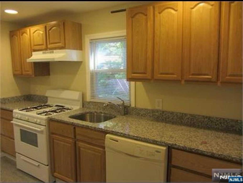 421 Riverside Drive Property Photo 3
