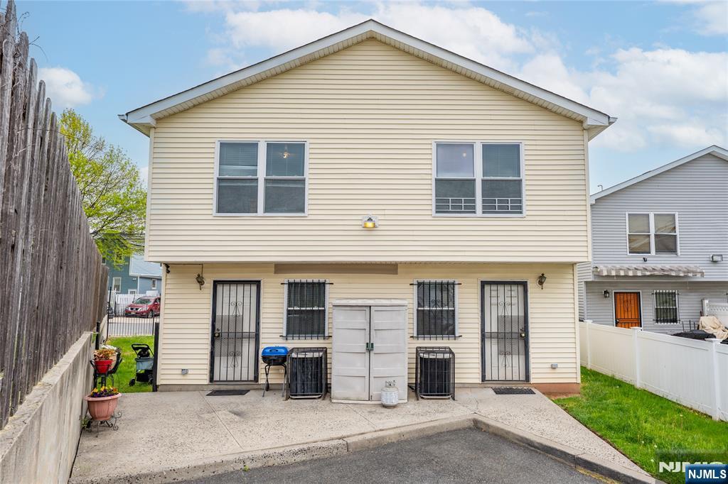 447-451 9th Street Property Photo 3