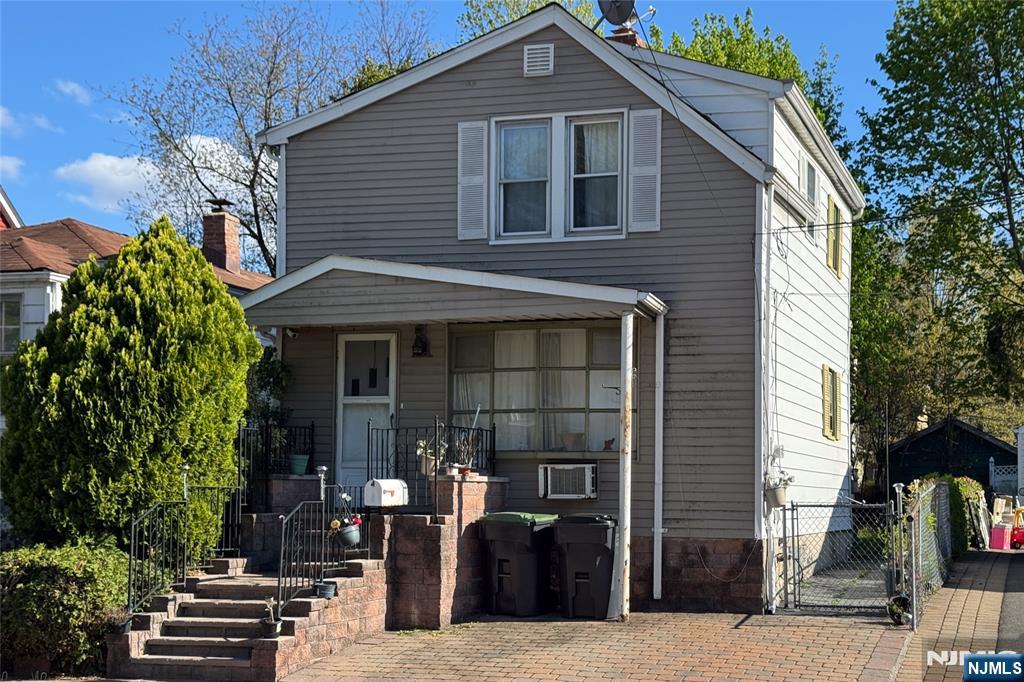 32 Phelps Avenue