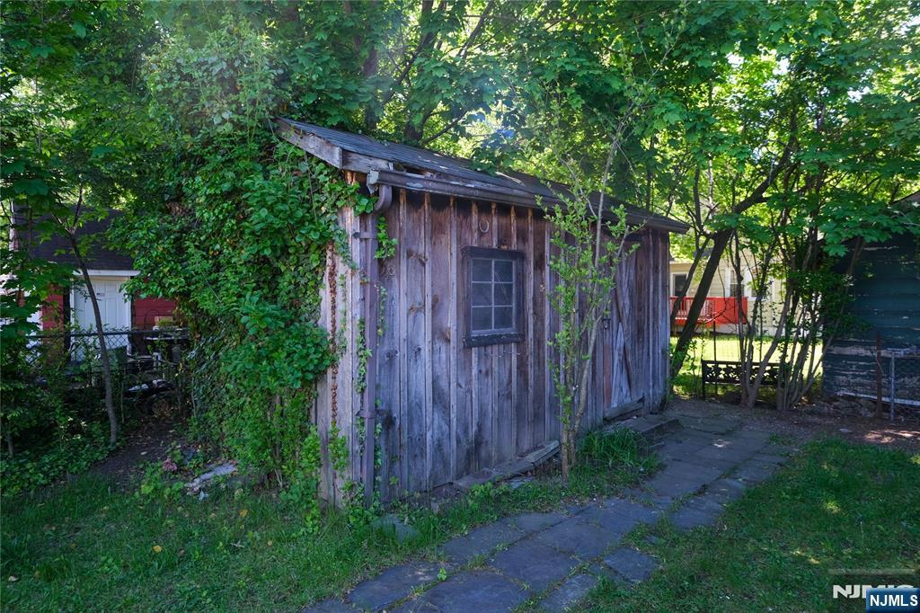 32 Phelps Avenue Property Photo 9