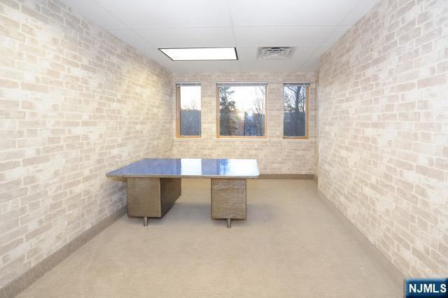 600 Godwin Avenue Ste 5 Property Photo 7