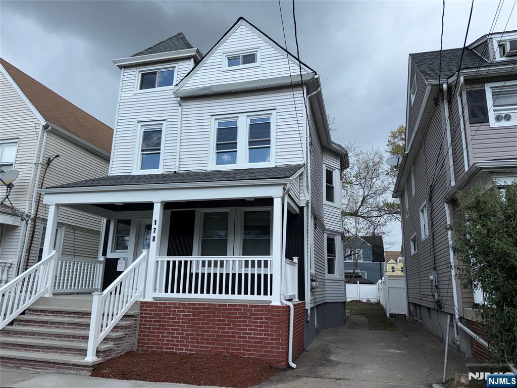 178 Berry Street Property Photo 3