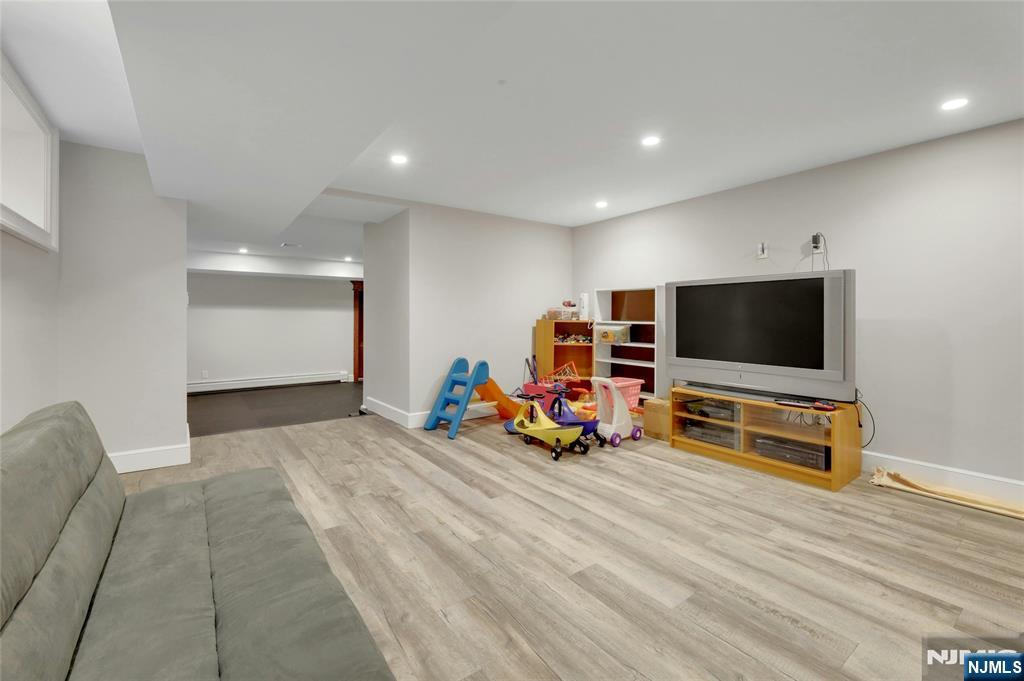 292 Maple Street Property Photo 37