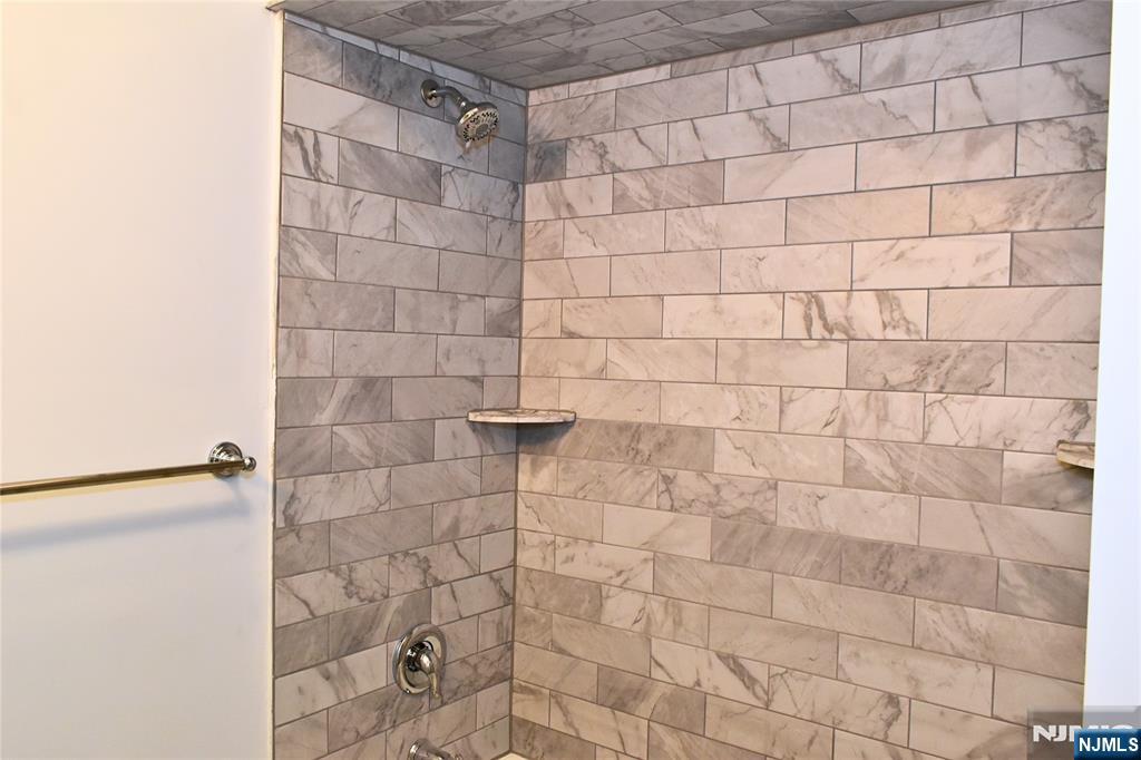 10 Garden Drive 2 Property Photo 26