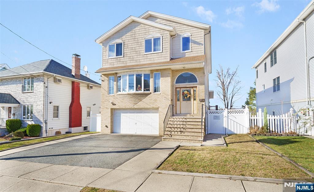 17 Pleasant Property Photo 1