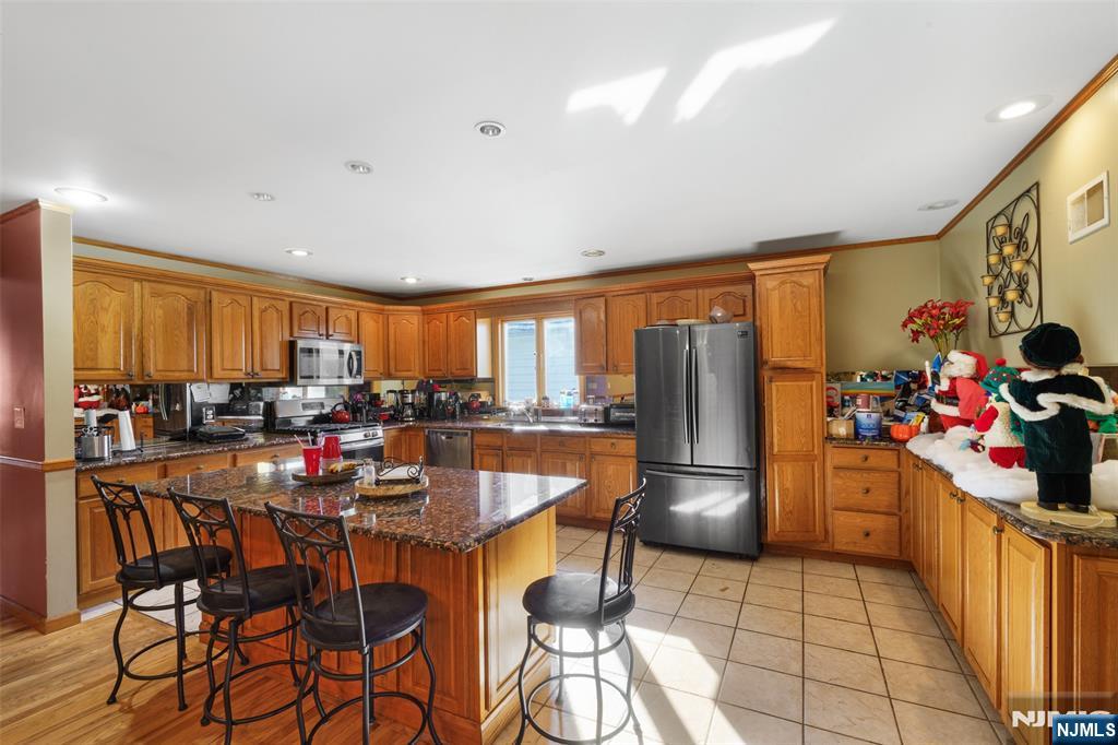 17 Pleasant Property Photo 8
