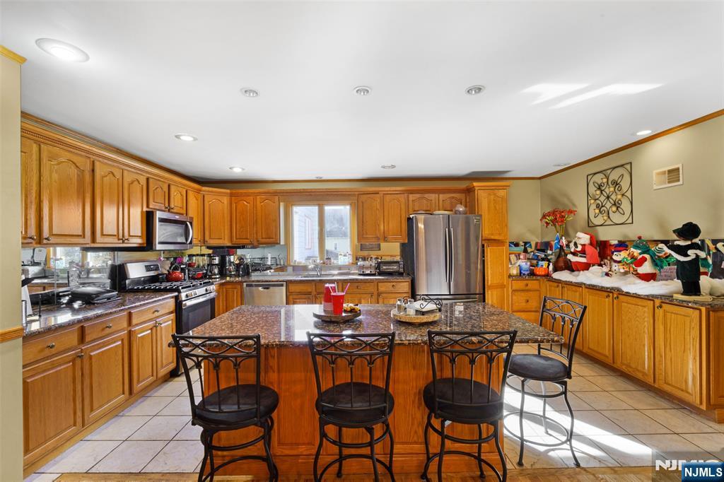 17 Pleasant Property Photo 9
