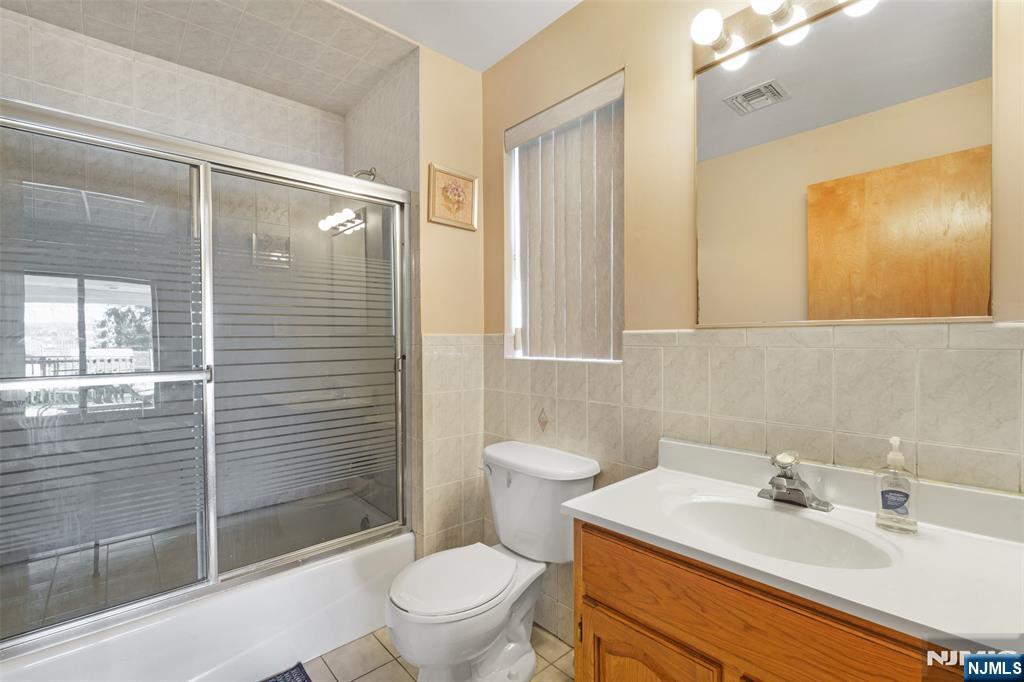 17 Pleasant Property Photo 15
