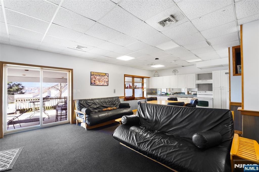 17 Pleasant Property Photo 23