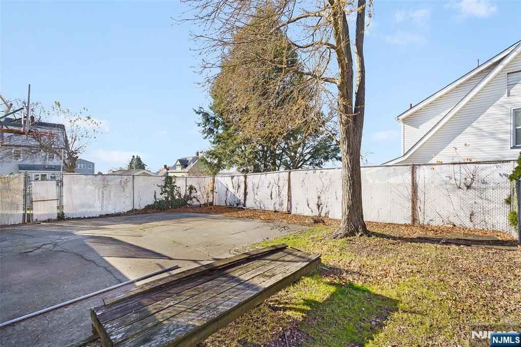 17 Pleasant Property Photo 26