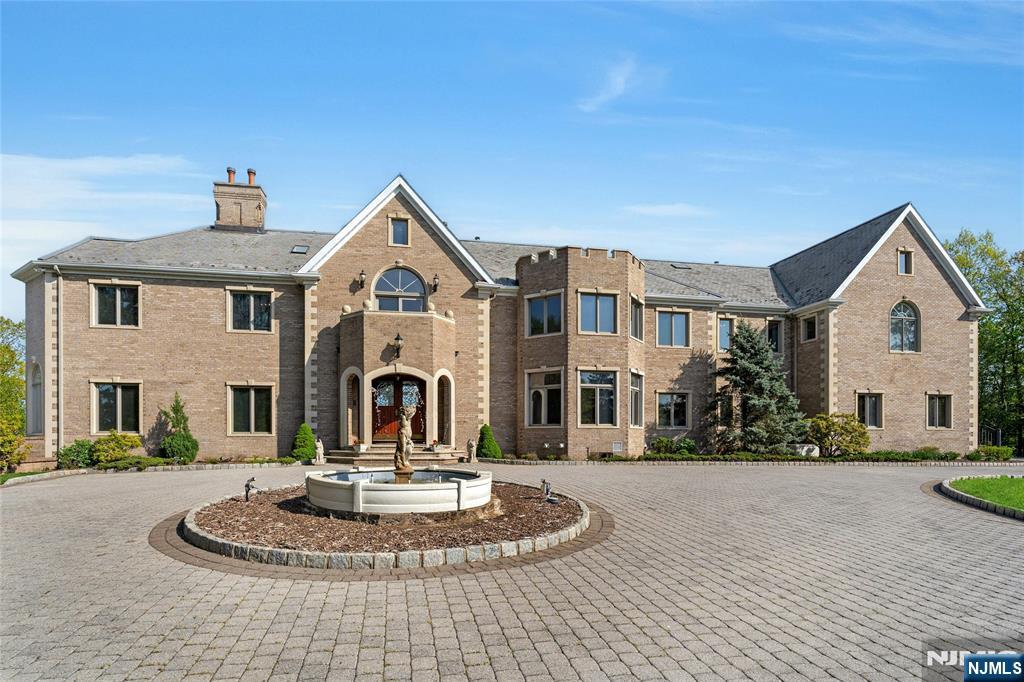 24 Club Way Property Photo 3