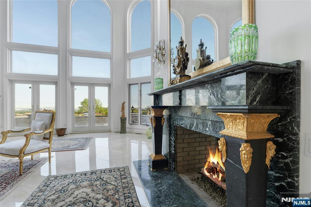 24 Club Way Property Photo 7