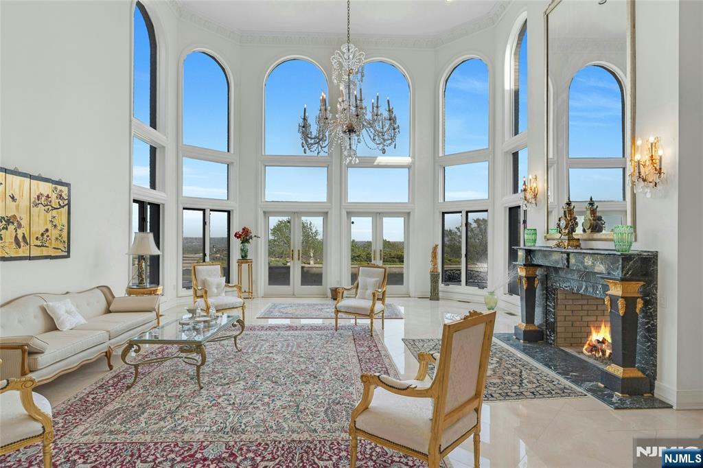 24 Club Way Property Photo 8