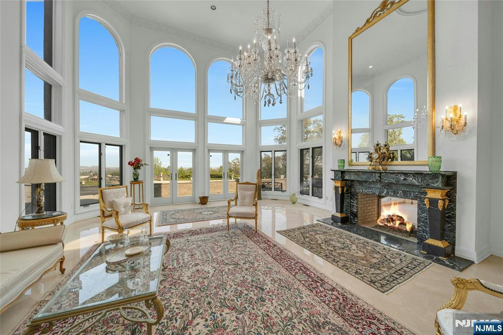 24 Club Way Property Photo 9