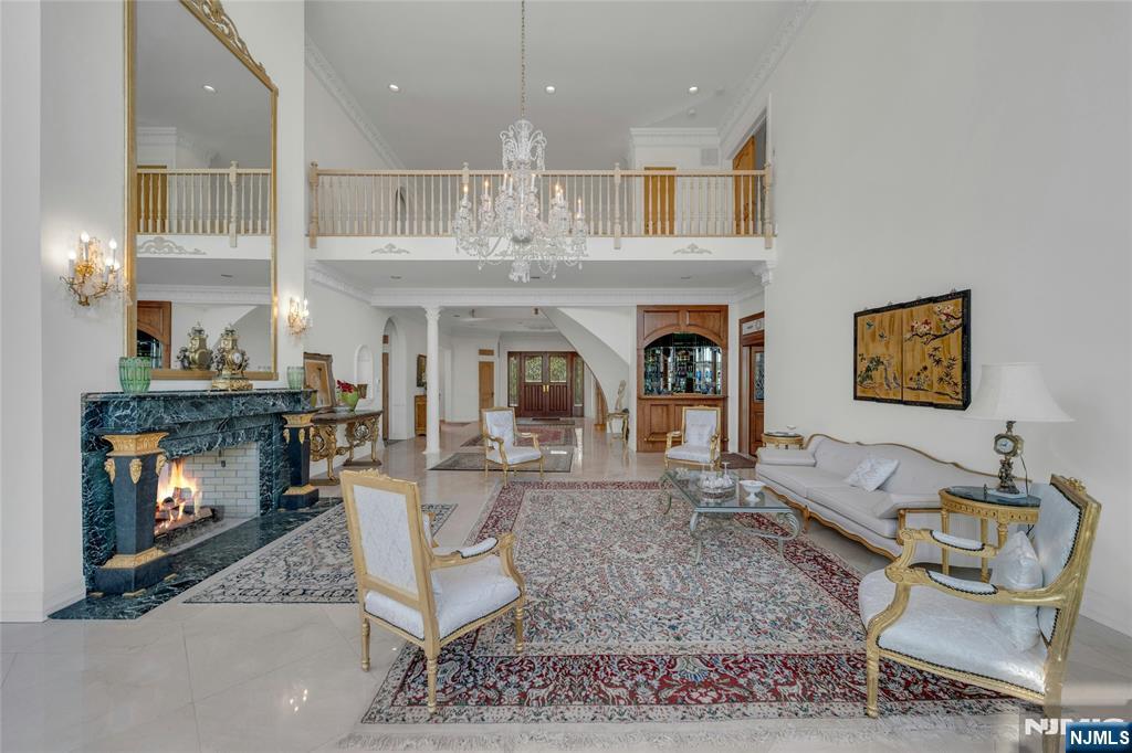 24 Club Way Property Photo 11