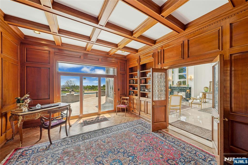 24 Club Way Property Photo 13