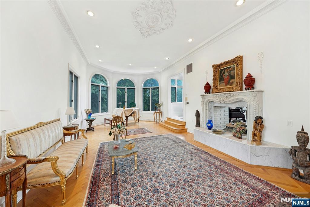 24 Club Way Property Photo 15