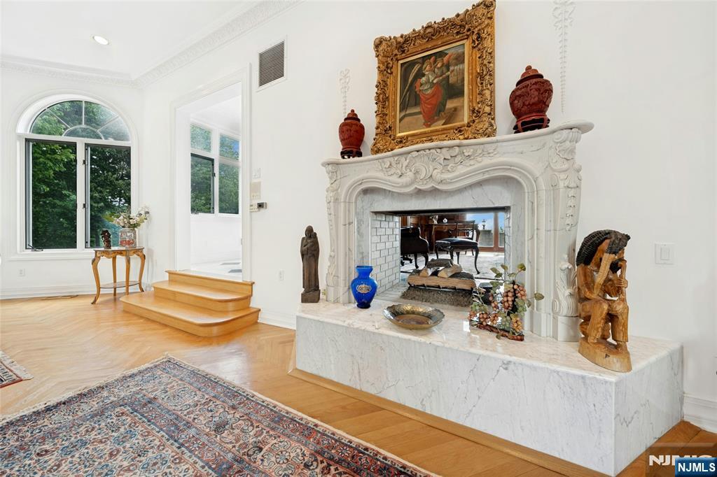 24 Club Way Property Photo 16