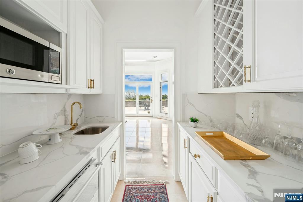 24 Club Way Property Photo 19