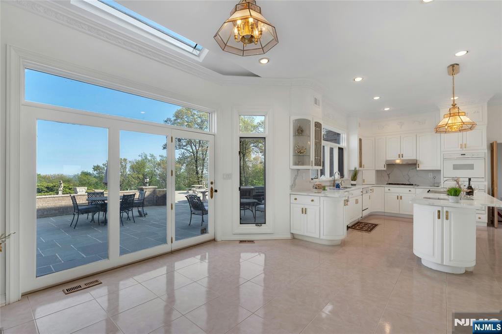 24 Club Way Property Photo 21