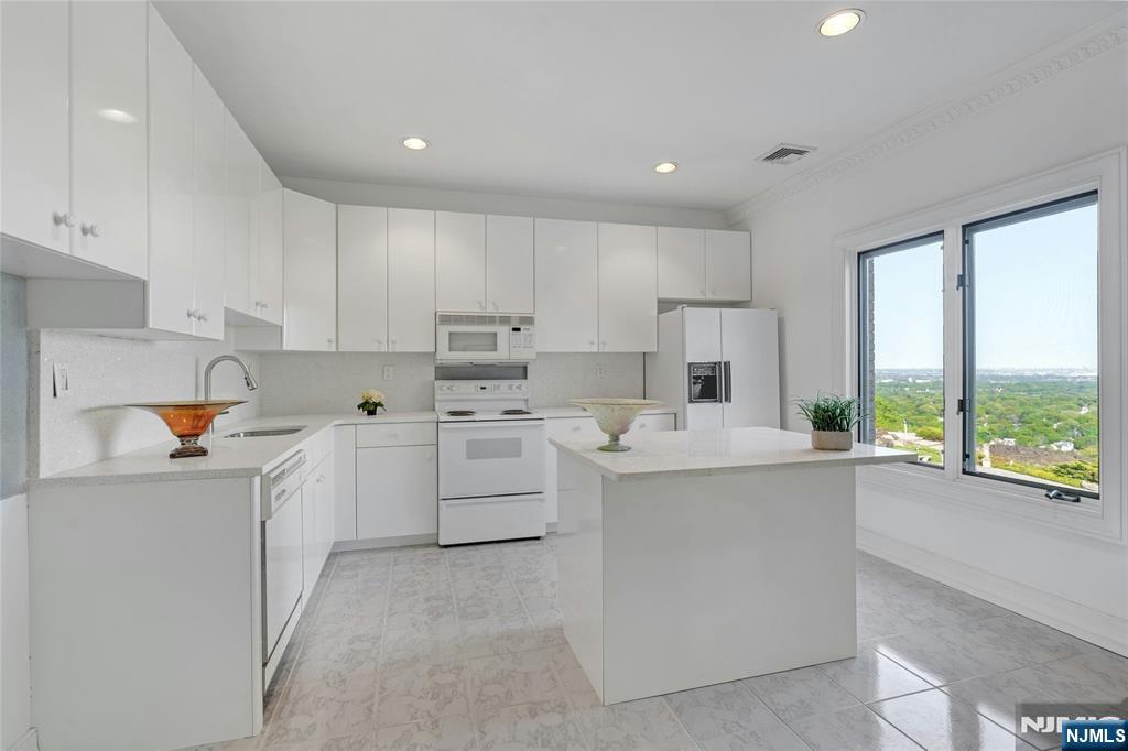 24 Club Way Property Photo 26