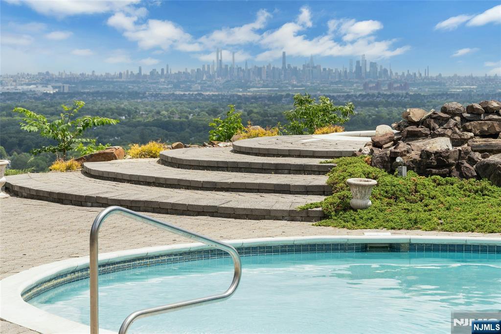 24 Club Way Property Photo 30