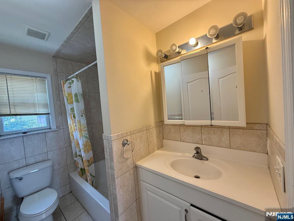 77 Forest Street (2f) Property Photo 7