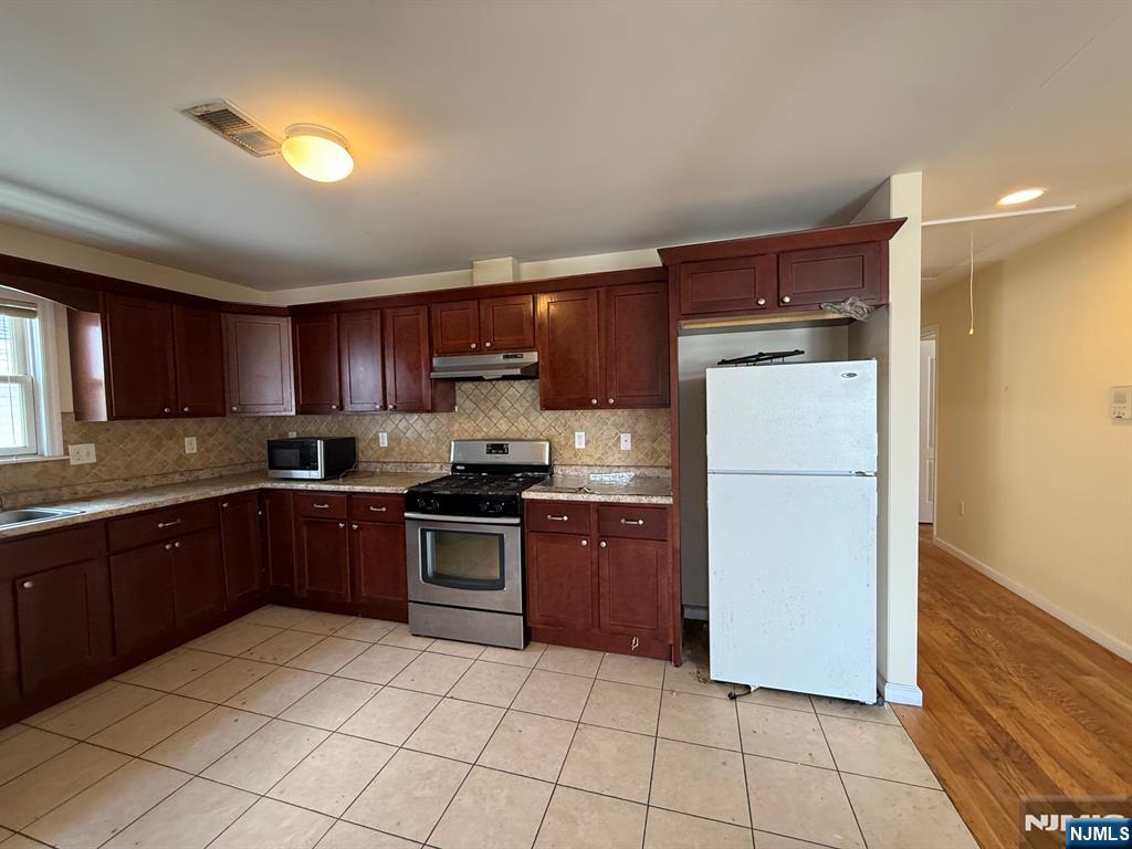 77 Forest Street (2f) Property Photo 13