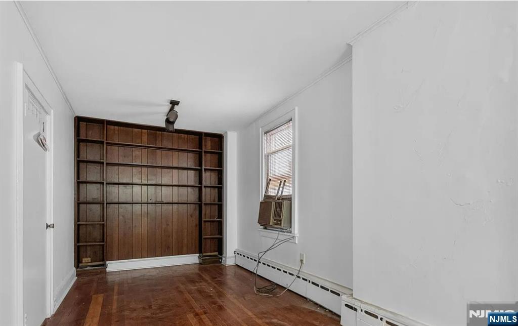 6104 Monitor Place Property Photo 7