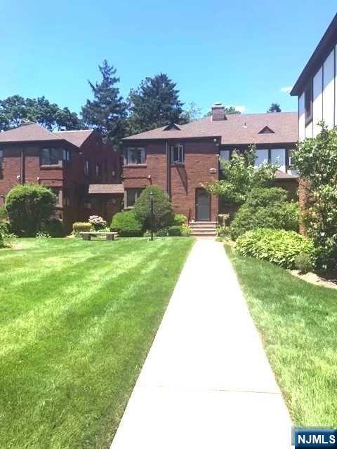 520 Broad Avenue 11 Property Photo 2