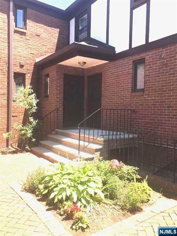 520 Broad Avenue 11 Property Photo 3