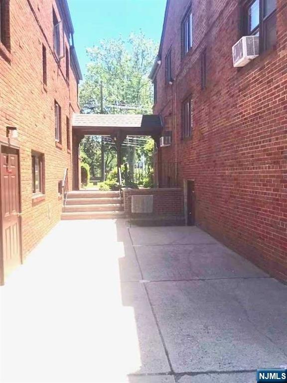 520 Broad Avenue 11 Property Photo 7
