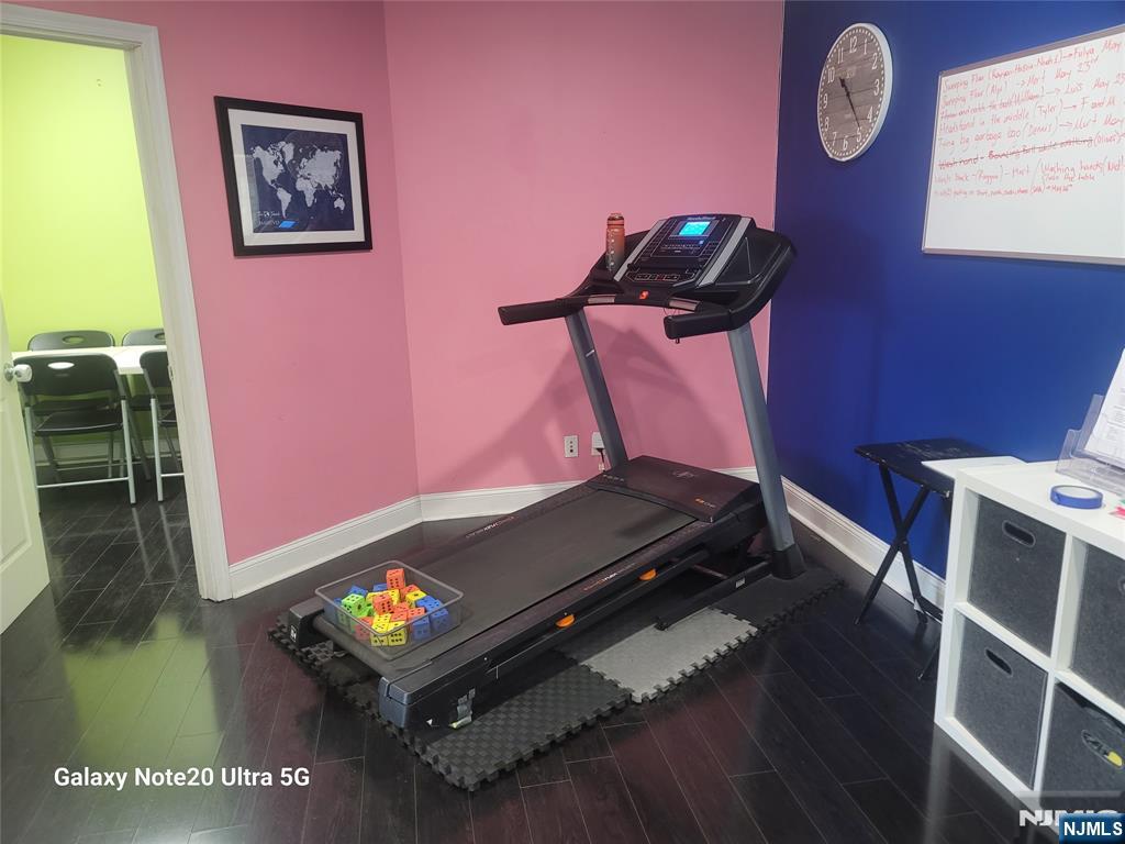 435-437 Hollywood Avenue 11 Property Photo 7