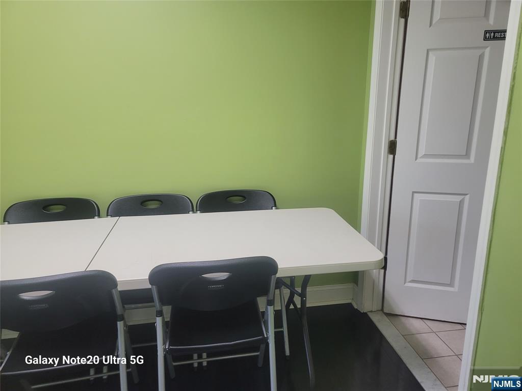 435-437 Hollywood Avenue 11 Property Photo 9