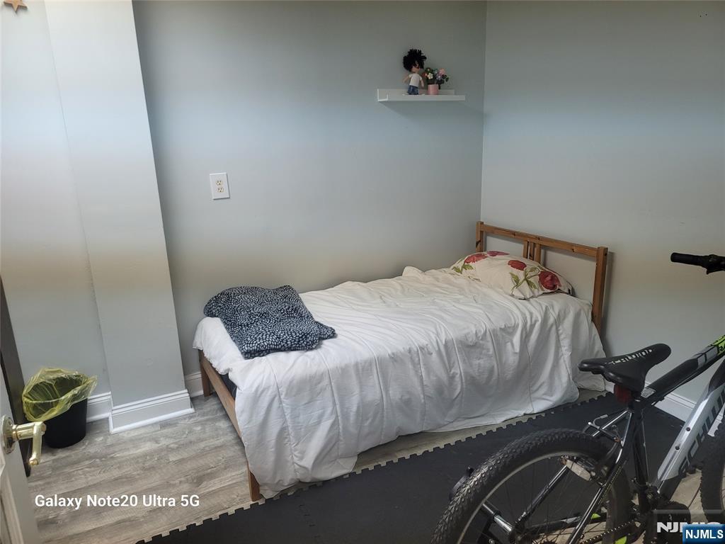 435-437 Hollywood Avenue 13 Property Photo 5