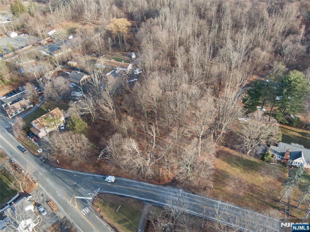 2046 Macopin Property Photo 5