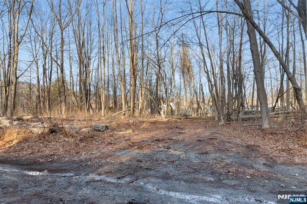 2046 Macopin Property Photo 14