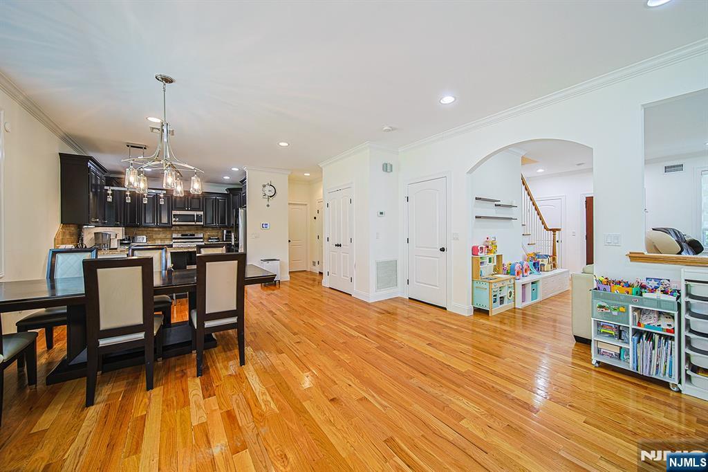 17 E Fairmount Avenue Property Photo 8