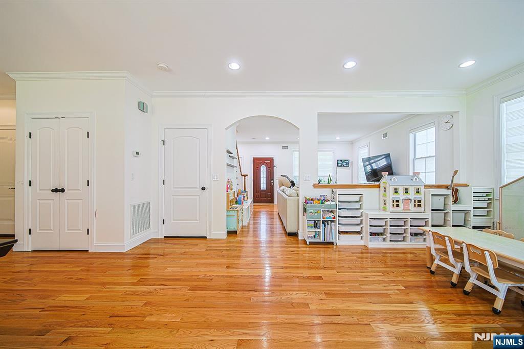 17 E Fairmount Avenue Property Photo 9