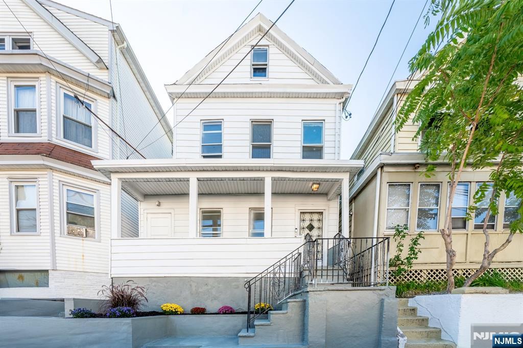 446 24th Street Property Photo 1