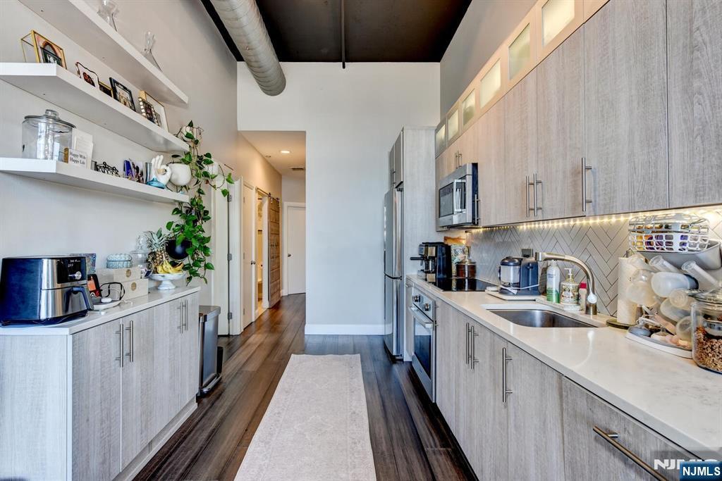 689 Luis Munoz Marin Boulevard 1010 Property Photo 17