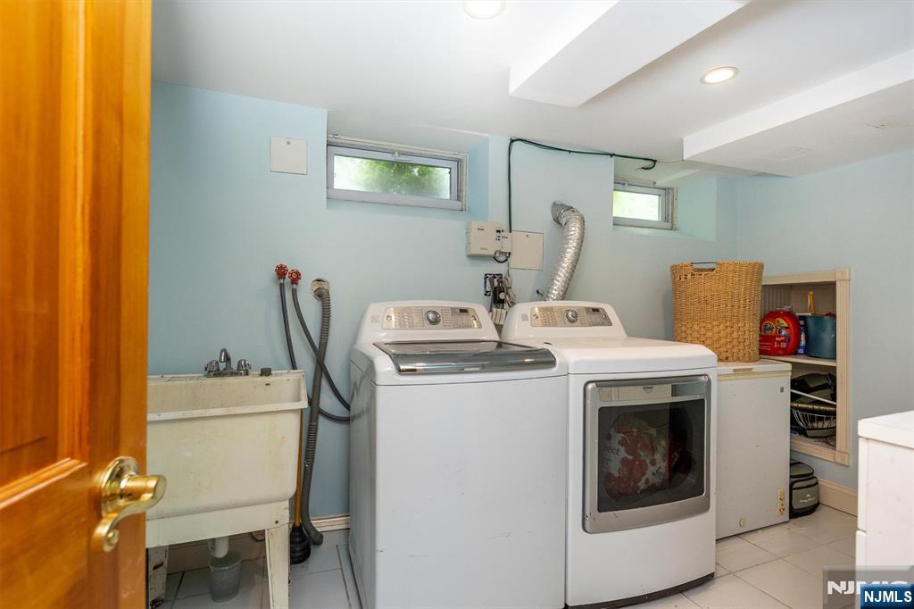 85 Hawthorne Avenue Property Photo 42