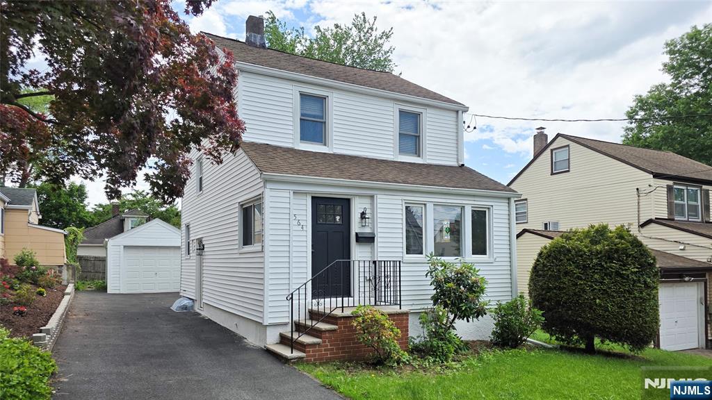 564 Maple Avenue Property Photo 1
